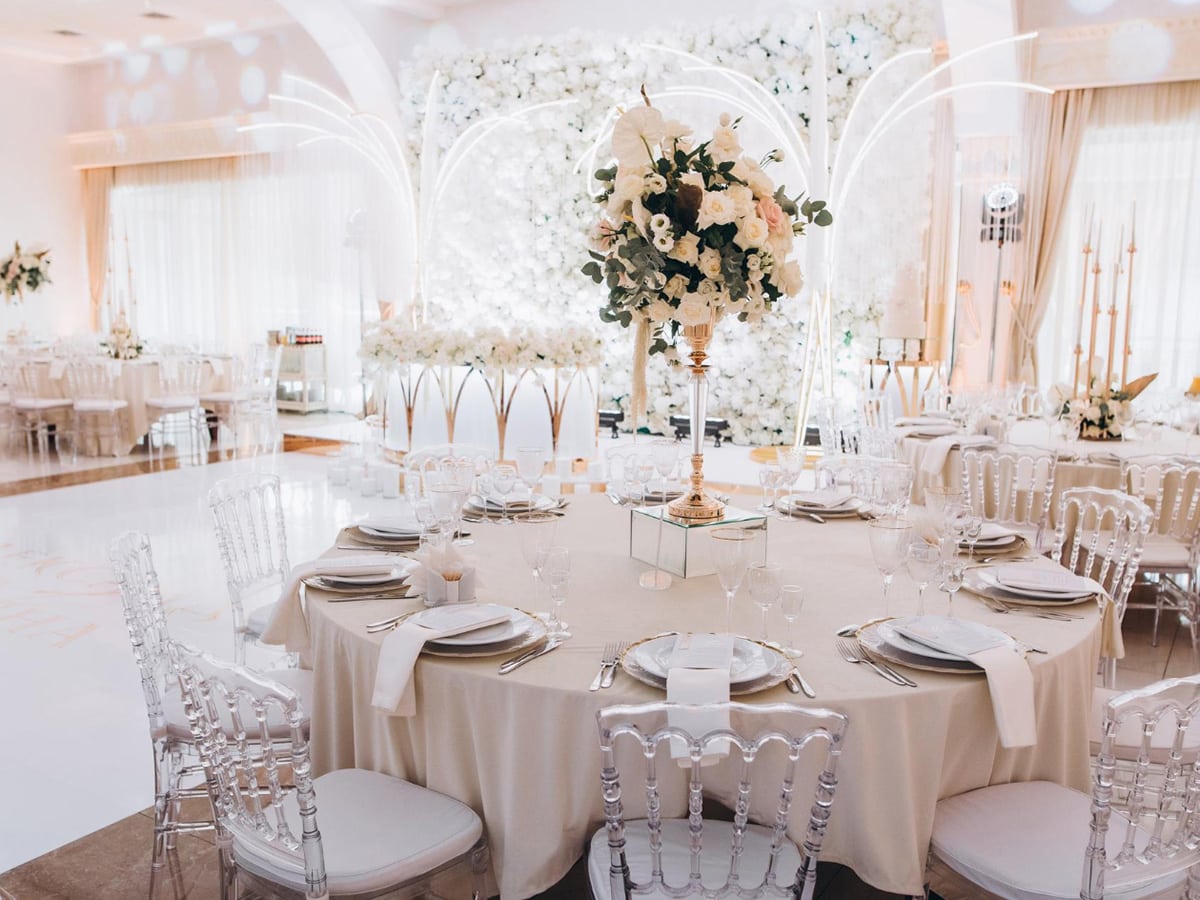 Νύφη ακυρώνει τον γάμο της και δωρίζει τη γαμήλια δεξίωσή