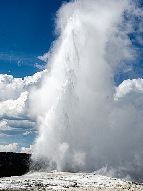 yellowstone geyser