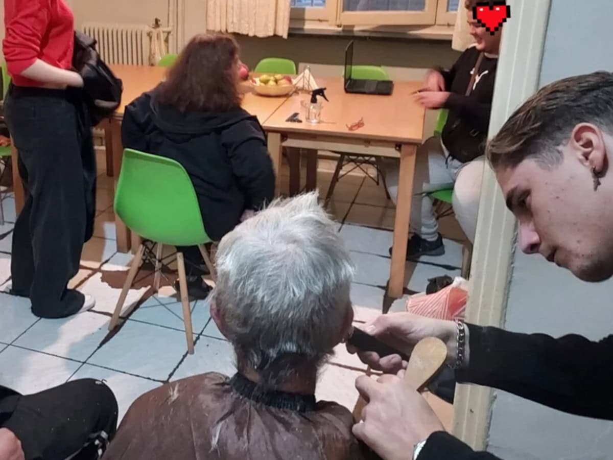 Εθελοντές κομμωτές