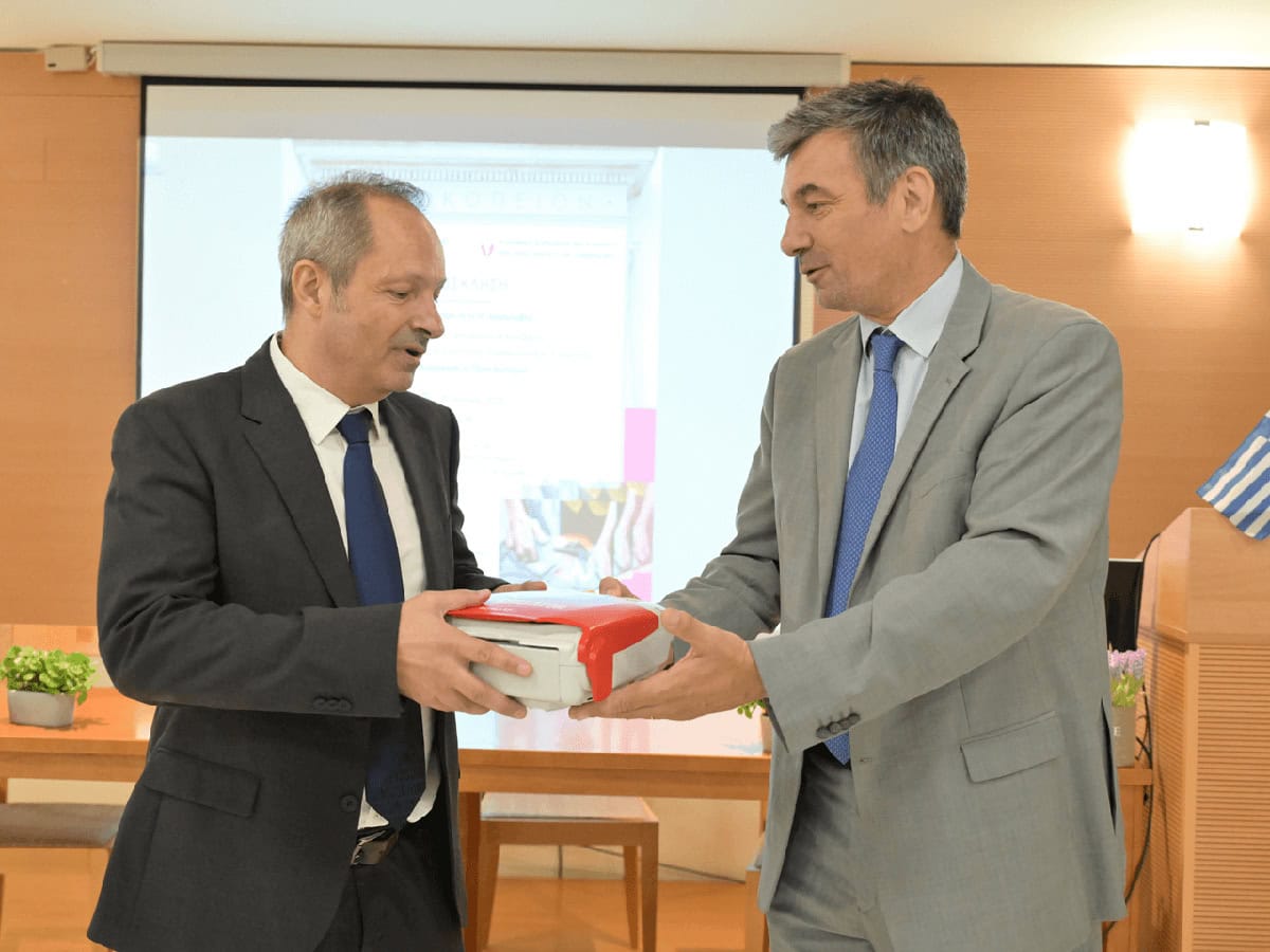 Απινιδωτής στο Χαροκόπειο από την Καρδιολογική Εταιρεία