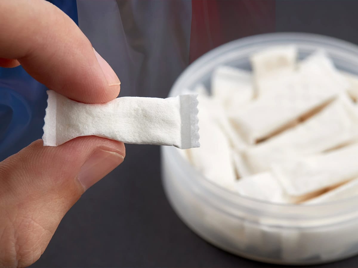 Η Γαλλία απαγορεύει τα φακελάκια νικοτίνης από το 2026