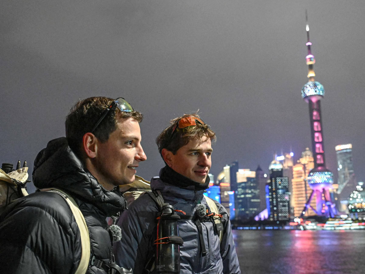 Δύο φίλοι από τη Γαλλία περπάτησαν μέχρι το Σανγκάι χωρίς να πετάξουν