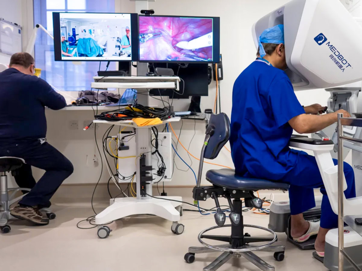 Όταν η ιατρική ξεπερνά τα σύνορα: ρομποτική επέμβαση από το Λονδίνο στο Γιβραλτάρ