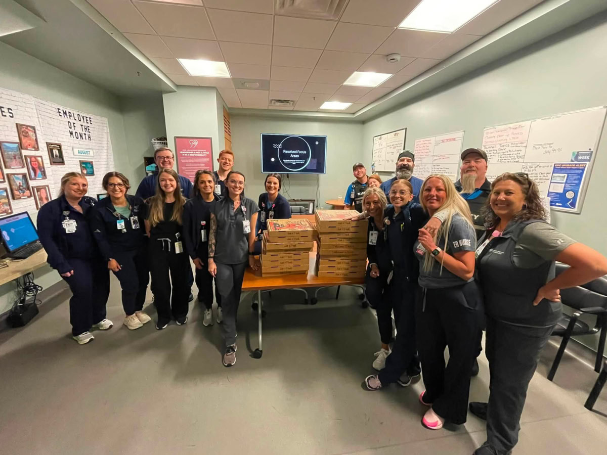 Οι 18 πίτσες που δωρίστηκαν στο Cheyenne Regional Medical Center μετά από ψεύτικη παραγγελία